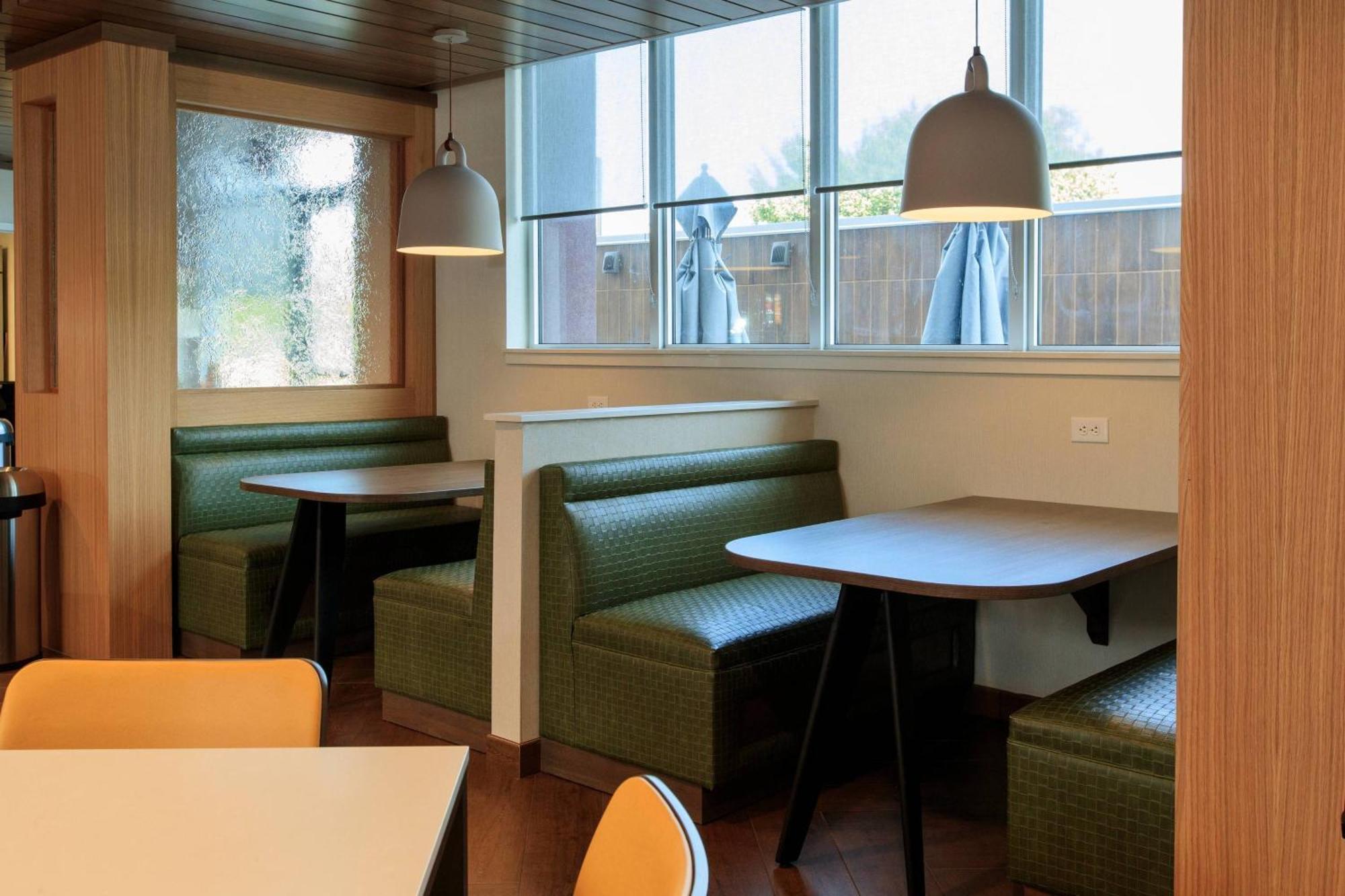 Fairfield Inn & Suites By Marriott Philadelphia Valley Forge/Great Valley Berwyn Bagian luar foto