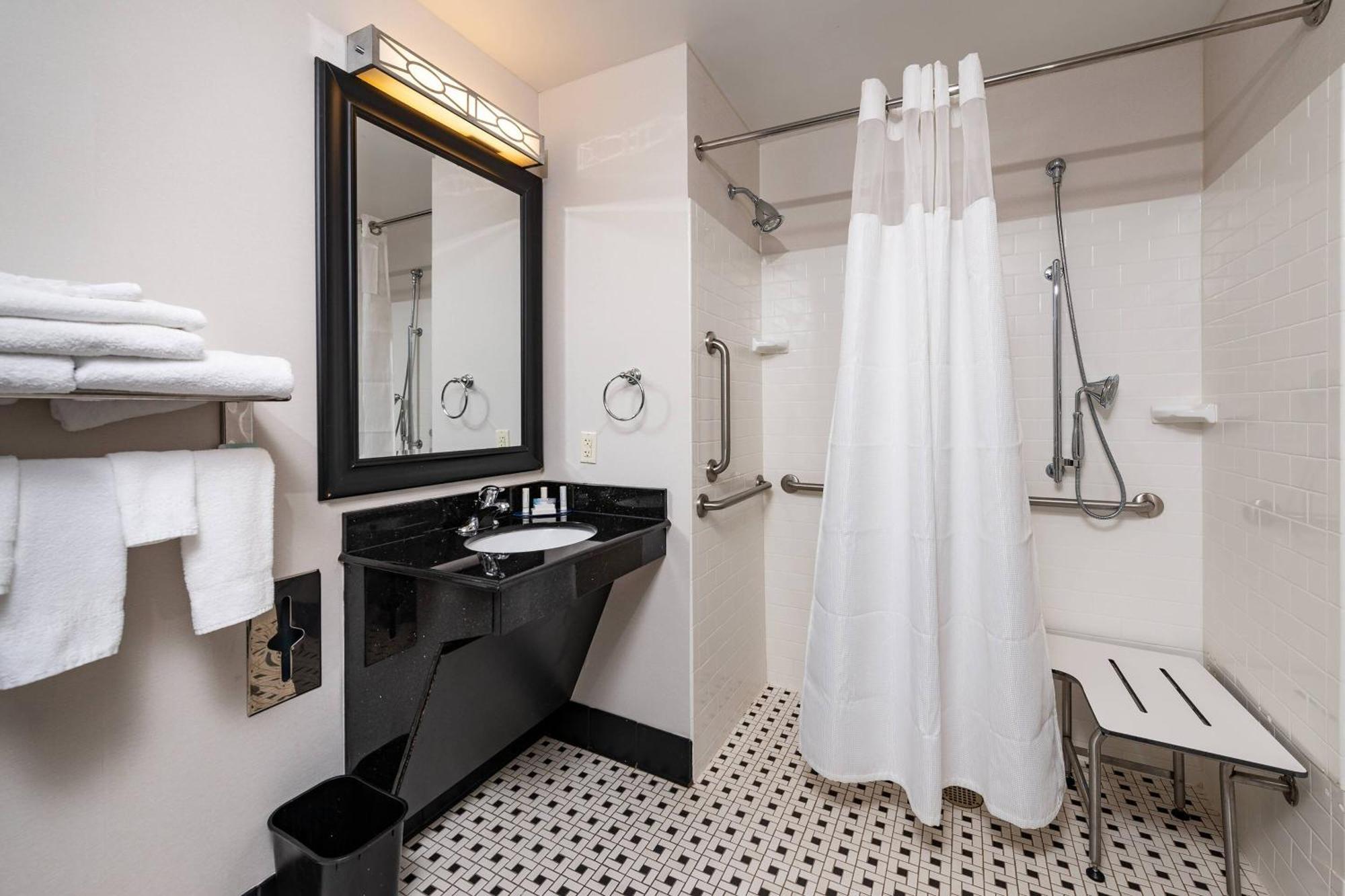 Fairfield Inn & Suites By Marriott Philadelphia Valley Forge/Great Valley Berwyn Bagian luar foto